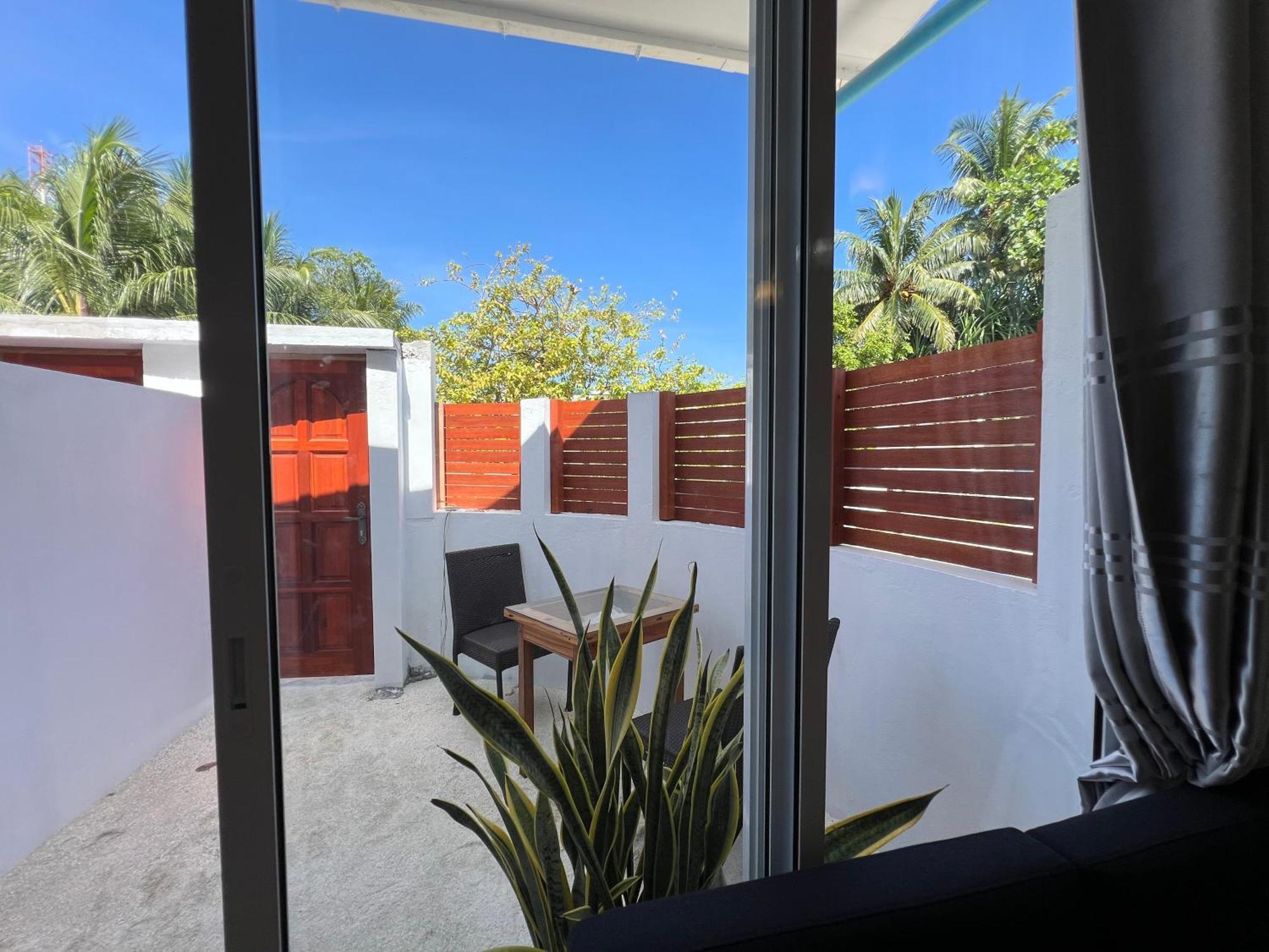 The Wave Dhigurah Hotel Дхигура Екстериор снимка